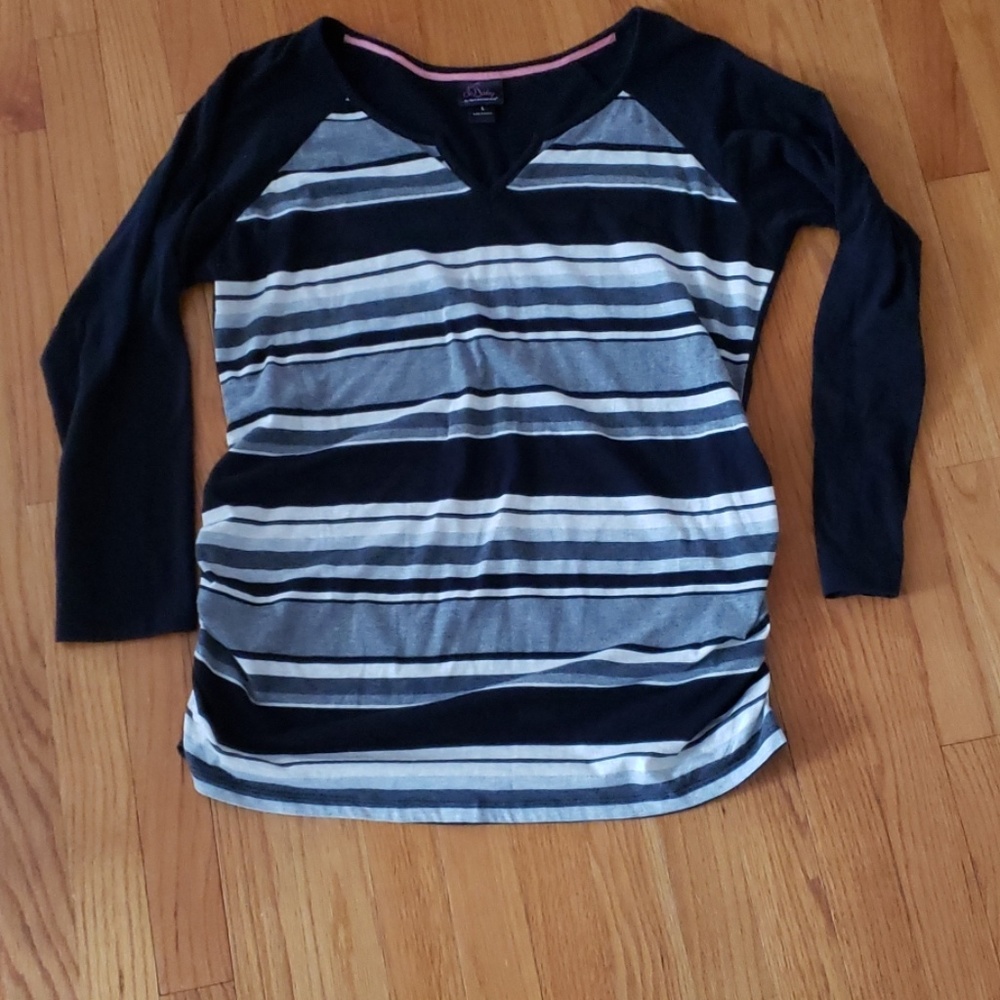 Black and white striped 3/4 sleeve maternity top